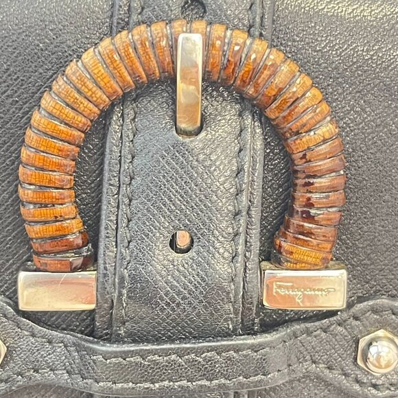 Salvatore Ferragamo Black Leather Bifold Wallet w/ Bamboo Gancini - Preowned - Picture 3 of 13